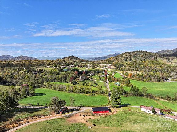 17th image of 303 Johnson Farm Rd