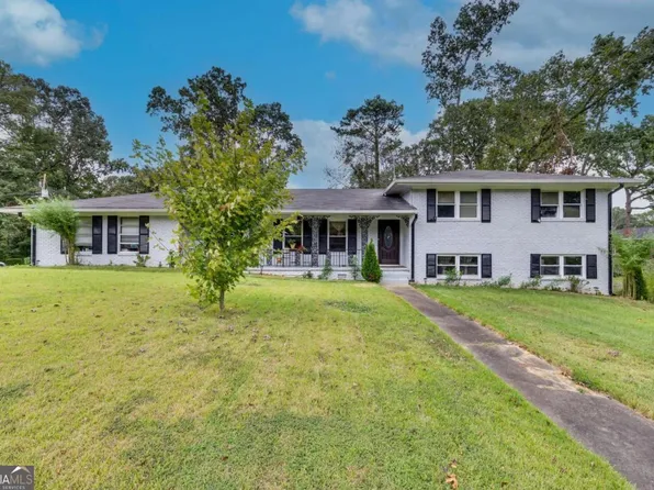 903 Bingham Ln, Stone Mountain, GA 30083