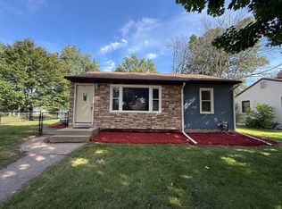 1487 Sandhurst Ave E, Maplewood, MN 55109