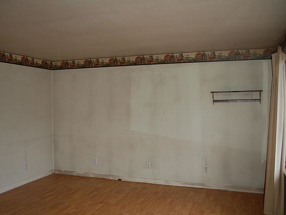 3rd image of 49 North St