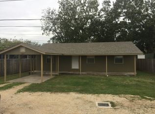 1015 W Hickory St, Edna, TX 77957