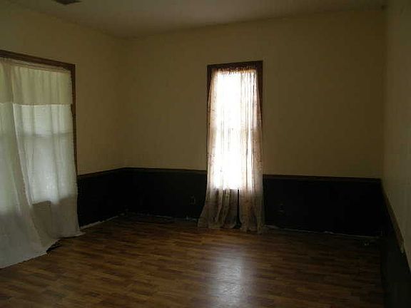 3rd image of 40 Townsend St