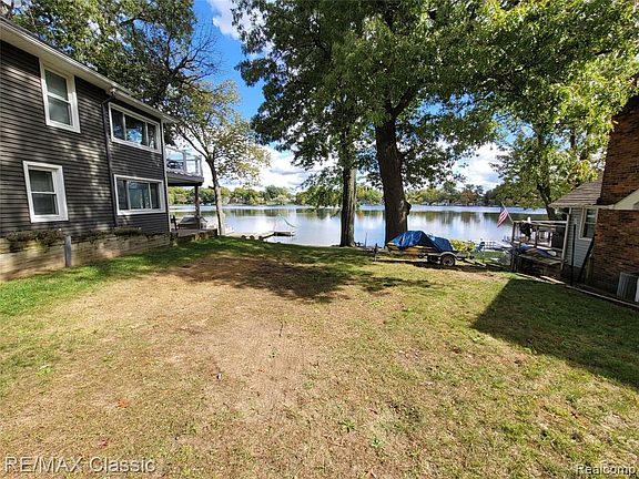 3rd image of 6270 Buckshore Dr
