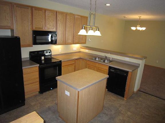4th image of 369 Frederick Cir