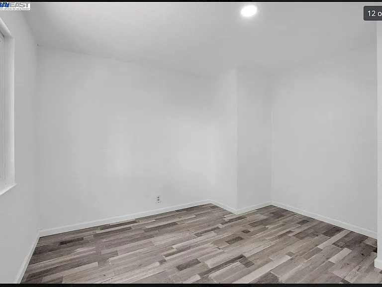 1146 Lewis Ave — Photo 15