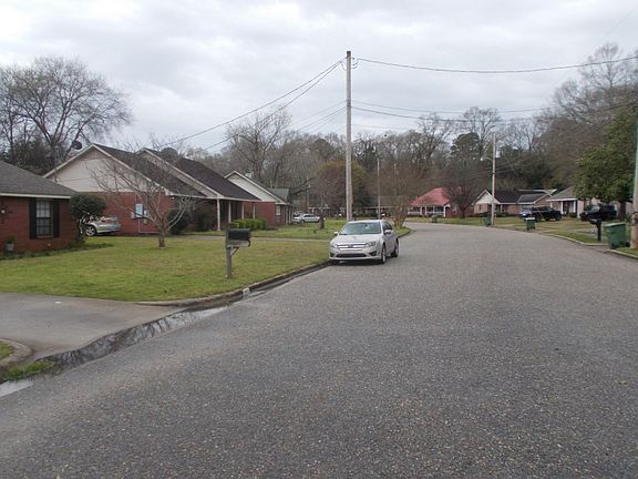 5th image of 340 Forest Park Dr