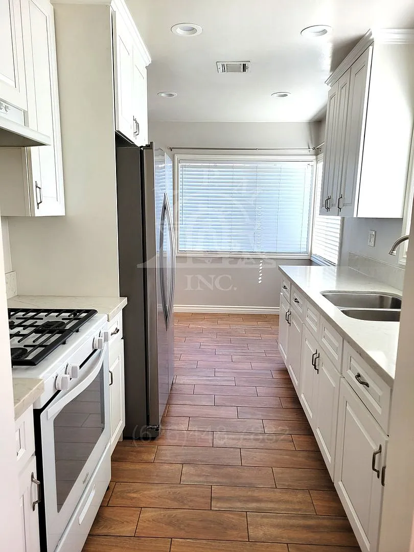 Charming 3 Bedroom Home Available in Oakmont Neighborhood of Claremont — Photo 4