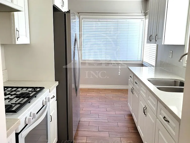 475 Saint Augustine Ave — Photo 4