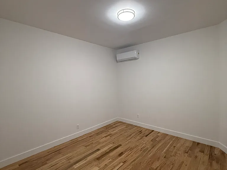 133 Highland Pl #2R — Photo 6