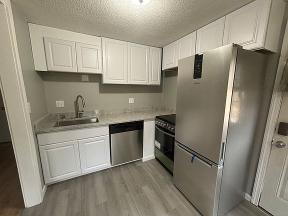 2nd image of 9 White Oak Rd #D