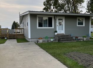 712 5th St SE, Devils Lake, ND 58301