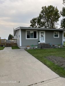 712 5th St SE, Devils Lake, ND, 58301