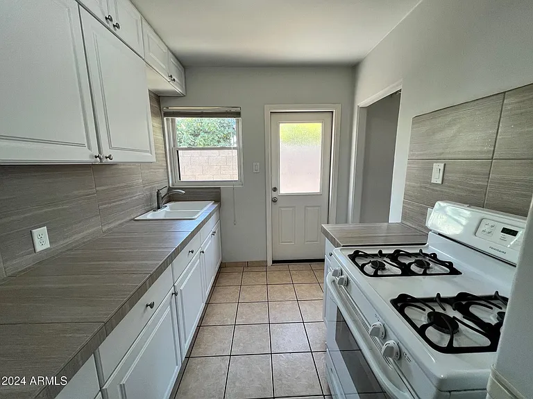 30 W Culver St #B — Photo 16