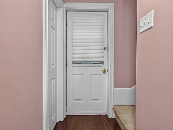 4th image of 108 River Ln