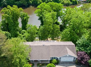 2005 Barnsboro Rd, Blackwood, NJ 08012