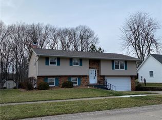 1818 McComb St, Charleston, IL 61920