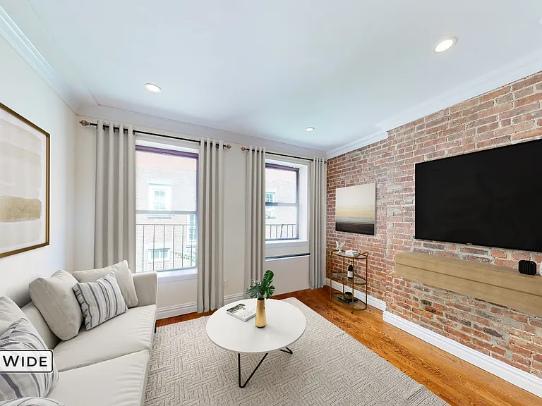 1867 2nd Ave #5D — Photo 2