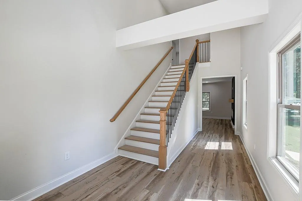 3 bed, 2.5 bath, 1800 sqft, $2,600 — Photo 4
