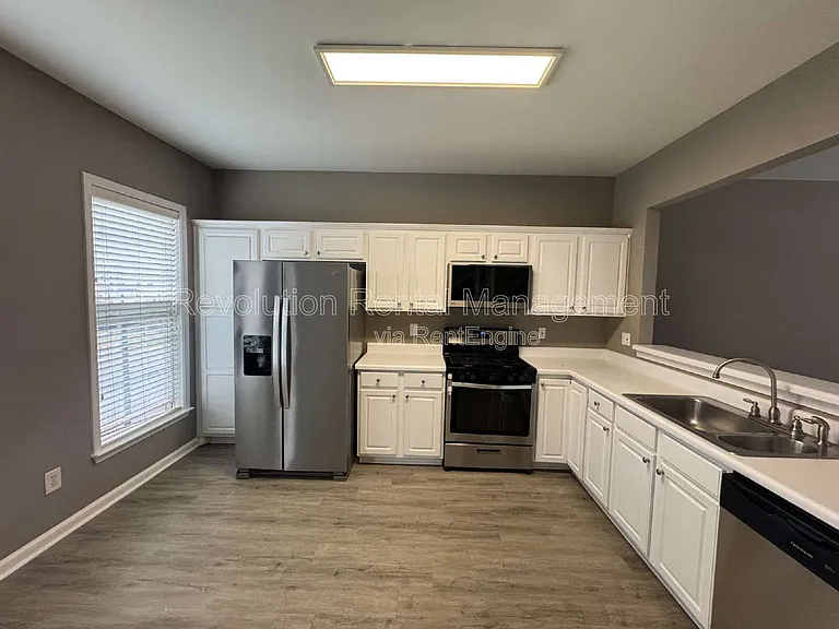 1007 Whittington Way — Photo 4