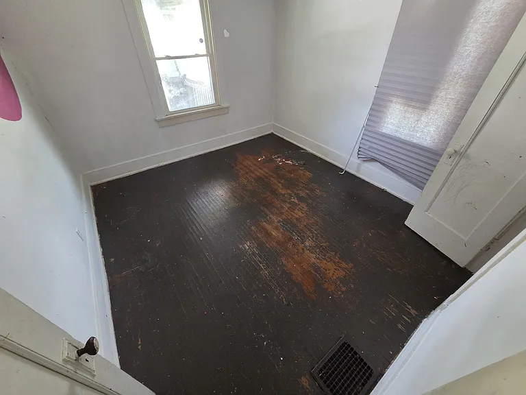 1705 E North St — Photo 14