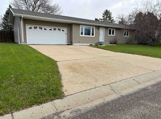 2612 11th Ave NW, Minot, ND 58703