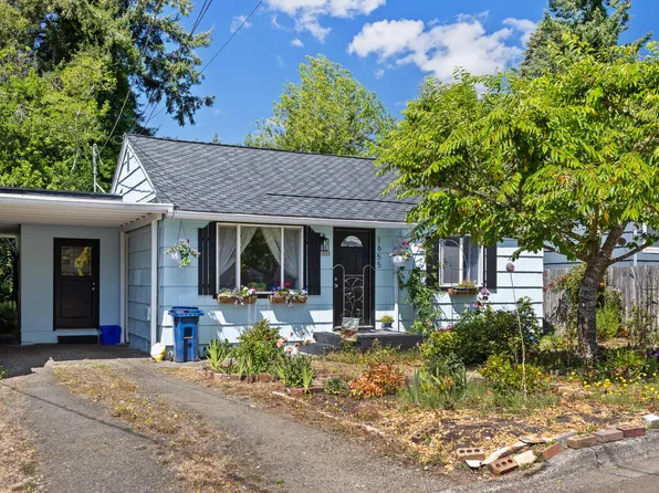 1655 N Juniper St, Coquille, OR 97423