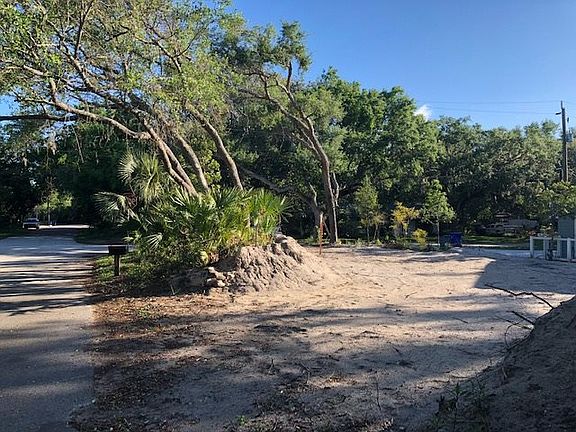 5th image of San Juan St