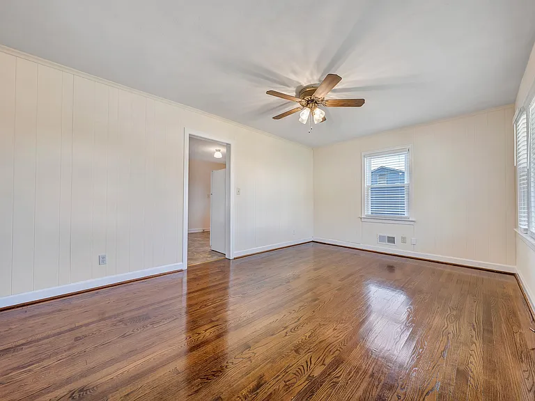4310 Tyree Rd NW — Photo 2
