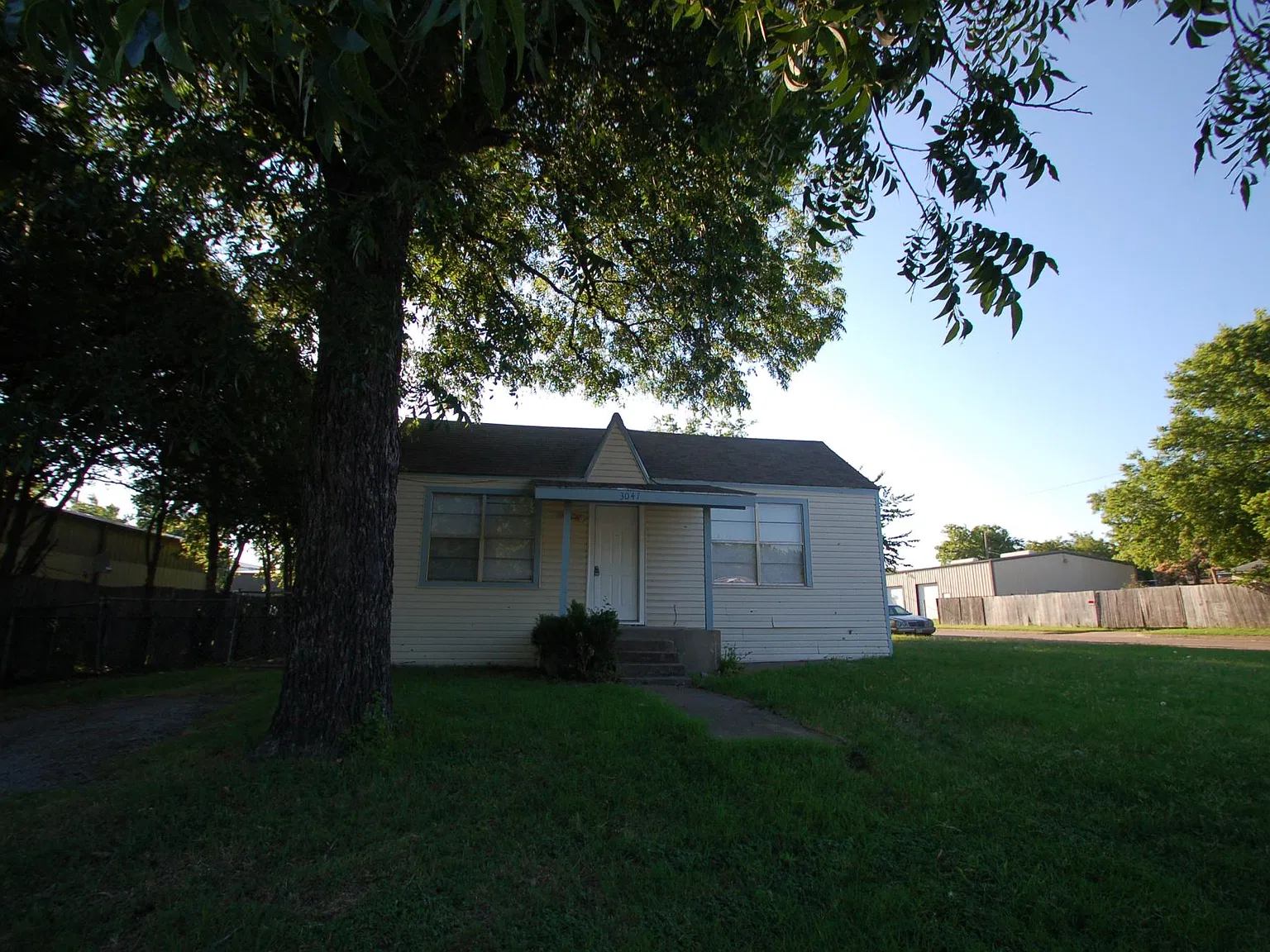 2 bed, 900 sqft, $995 — Photo 2
