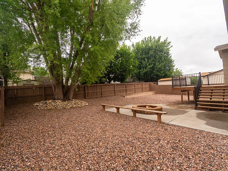 1395 Roseville Dr — Photo 21