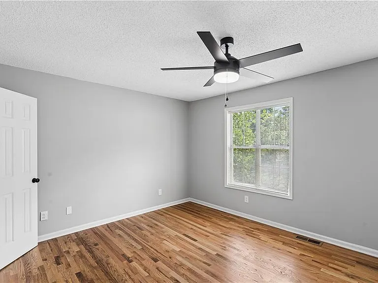 5200 Laurel Bridge Dr SE — Photo 12