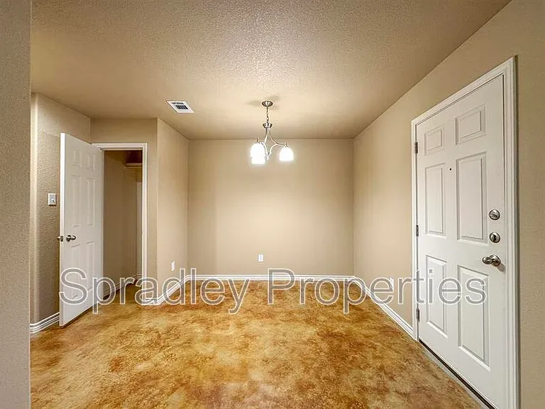 1047B Edwards Dr — Photo 5