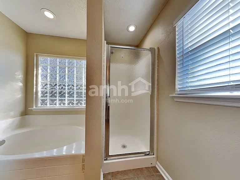 2371 Tyson Lake Dr — Photo 13