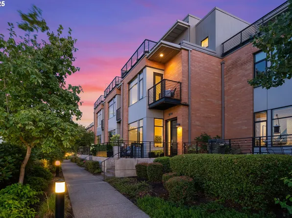 1682 NW Riverscape St, Portland, OR 97209