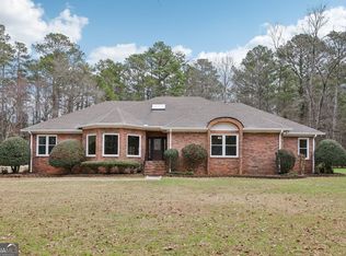 465 Camelot Dr, Fayetteville, GA 30214