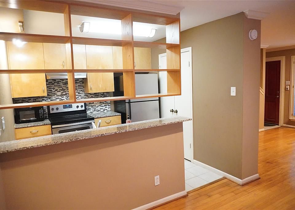 1st image of 1601 S Shepherd Dr APT 19