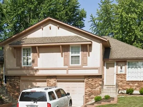 1809 & 1811 S Scarborough Dr, Olathe, KS 66062