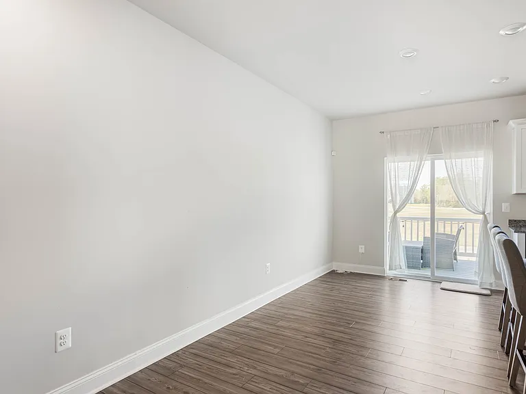 Mid floor dining area