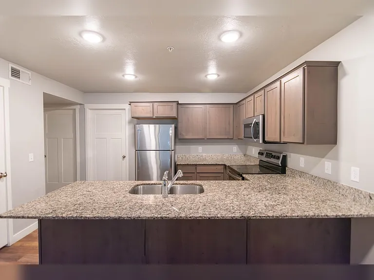 District at Valley Station in Heber — Photo 9
