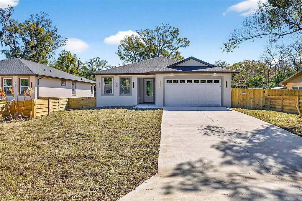 4 bed, 2.0 bath, 1874 sqft, $2,600 — Photo 4
