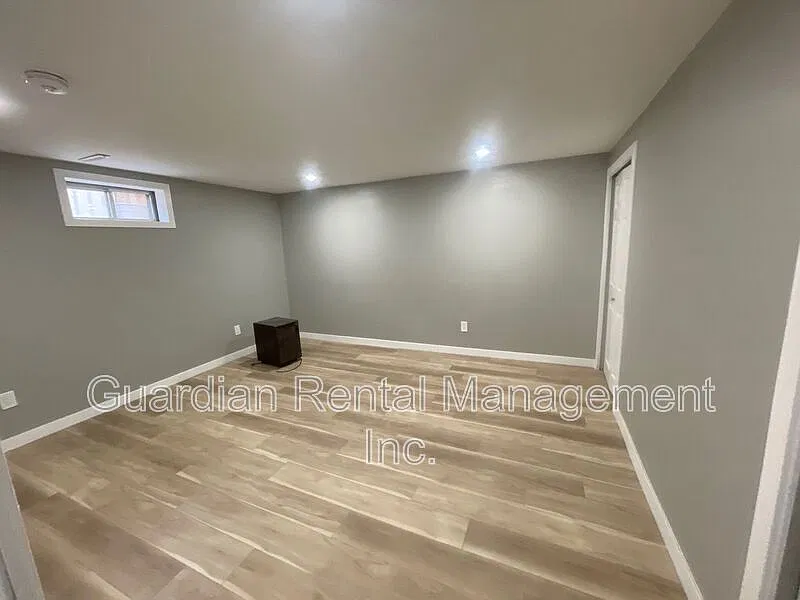 2 bed, 1.0 bath, $1,800 — Photo 2