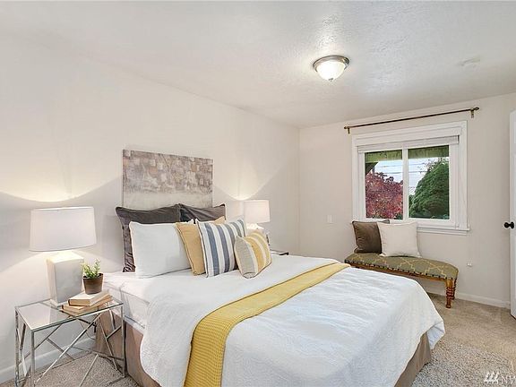 Bedroom Unit is unfurnished - marketing picture only.