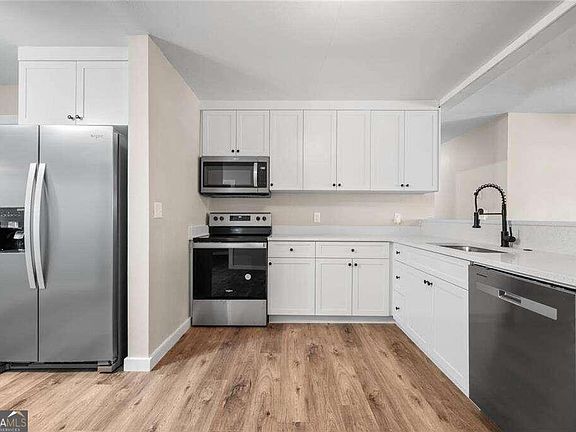 5th image of 920 Johnston St