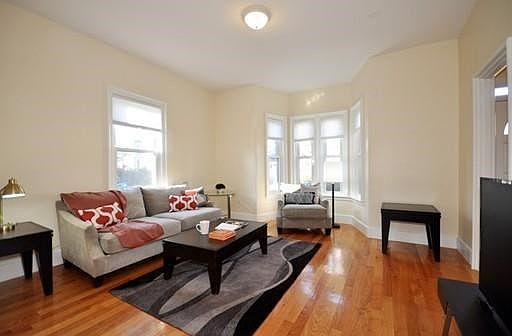 4th image of 11 Garden St