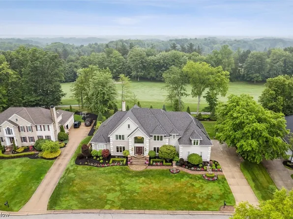 350 Aberdeen Ln, Aurora, OH 44202