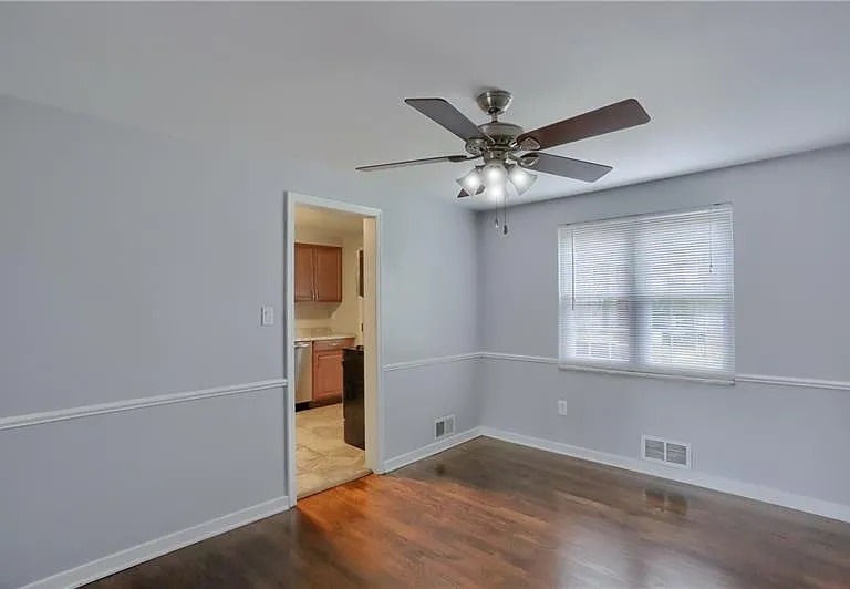 716 Maple Ln — Photo 11