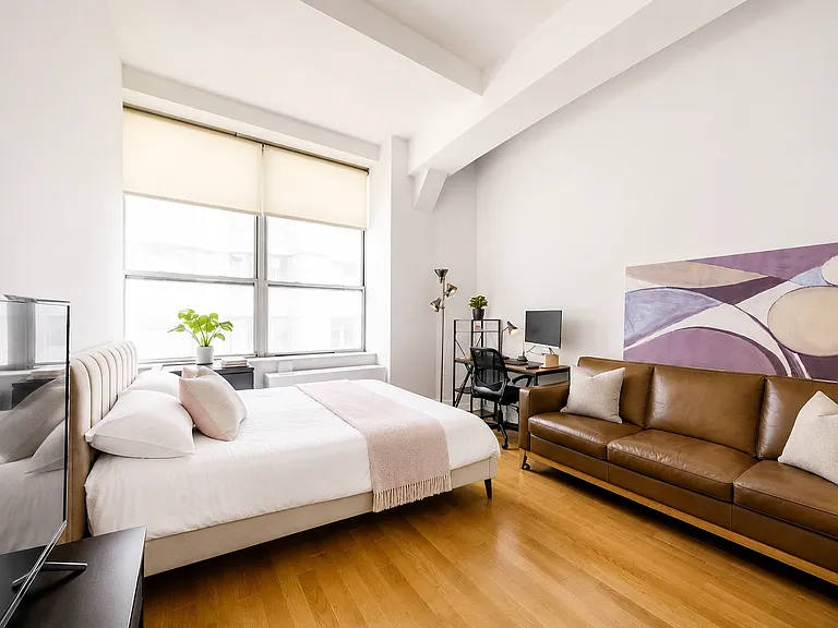 321 W 37th St #5B — Photo 1