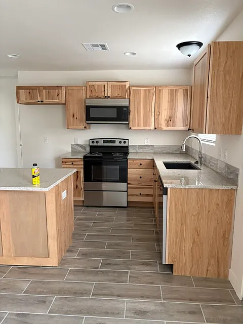 3 bed, 1297 sqft, $1,700 — Photo 3