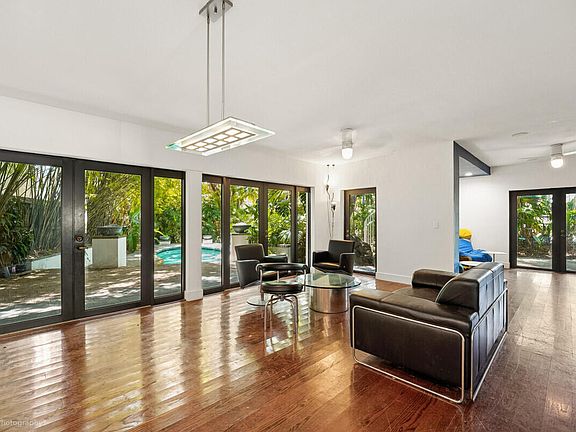 4th image of 1343 Ponce De Leon Drive
