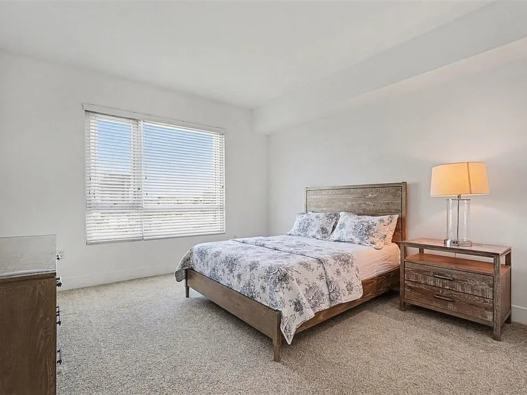 111 N 12th St #1507 — Photo 14